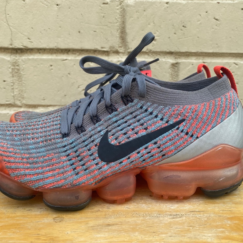 Nike Air Vapormax Flyknit 3 Womens Size 9 Crimson Running Shoes